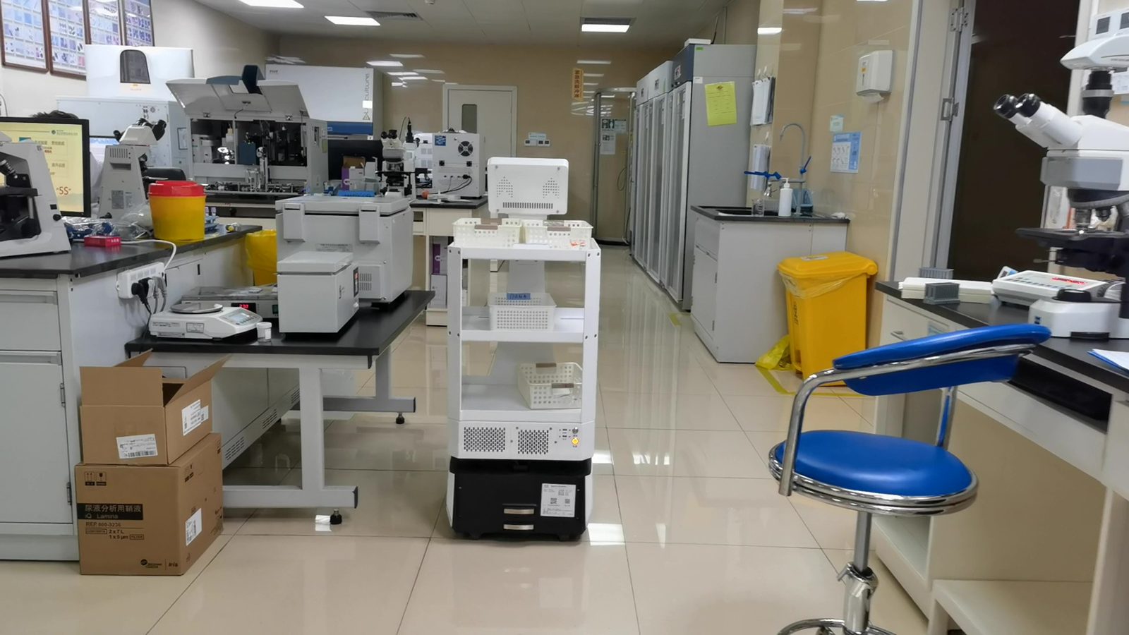 Specimen transport robot at Zhejiang Hospital lab